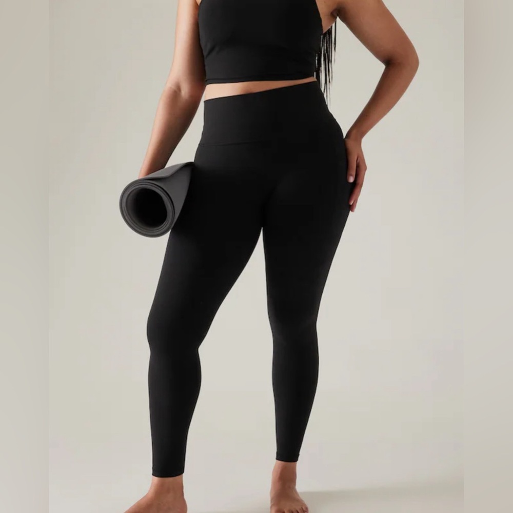 ATHLETA SALUTATION STASH TIGHT leggings